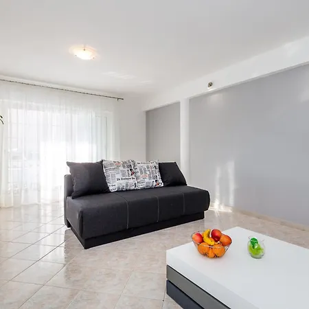 Bright And Modern With Private Terrace * Pula