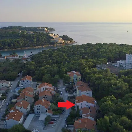 Bright And Modern With Private Terrace Pula