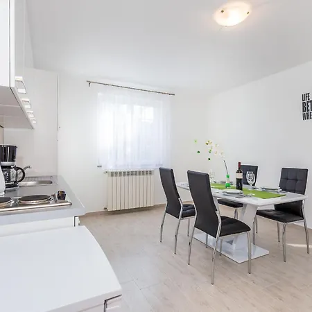 Apartment Bright And Modern With Private Terrace