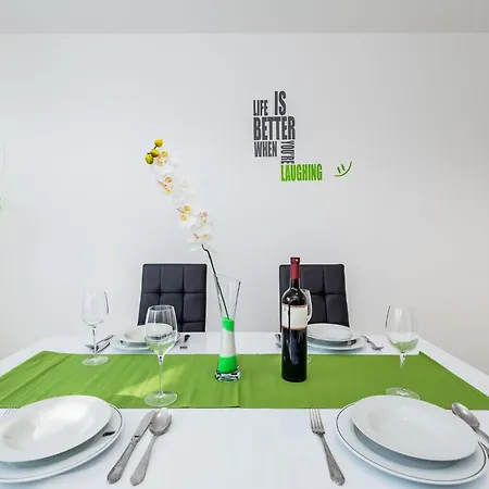 Bright And Modern With Private Terrace Apartmán