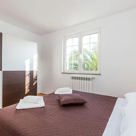 Bright And Modern With Private Terrace Apartmán Pula